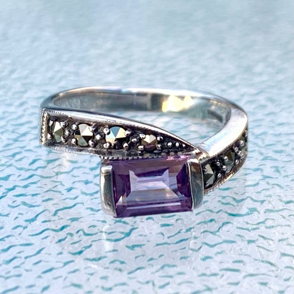 Vintage Amethyst & Marcasite Sterling Silver February Birthstone Ring Size 6-3/4 - Picture 2 of 10